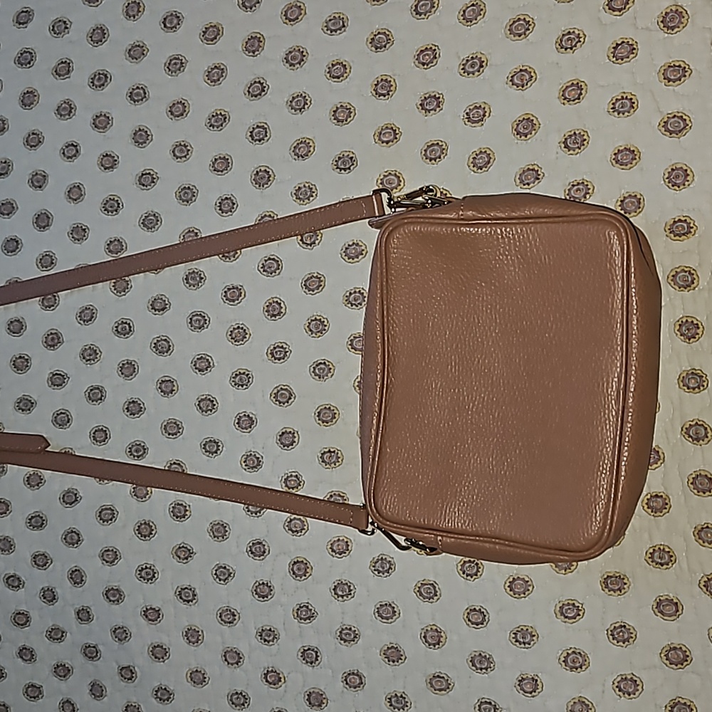Quince leather crossbody, excellent condition